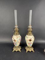 Paire de lampes à pétrole en bronze, laiton et faïence polyc… (photo 2)