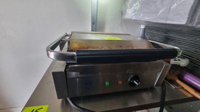 an image of a food warmer on a table in a kitchen