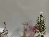 many vases that are sitting on a table