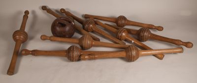 [ Divers ] Jeu de quilles basques ancien en bois à décor clo… - Photo 1