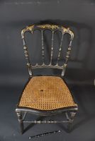 Suite de trois chaises en bois peint noir à dossier ajouré. (photo 4)