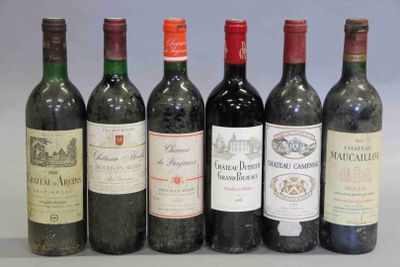 six bouteilles de vin sont alignées sur une table