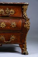 Commode tombeau en placage de bois de violette et de bois de… (photo 6)