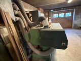 a machine that is sitting in the middle of a room