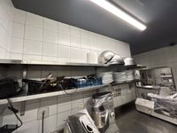 6 étagères murales en inox, 1 balance (photo 4)