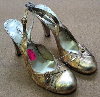 92 / Paire de chaussures à talons - SAN MARINA - Point…
