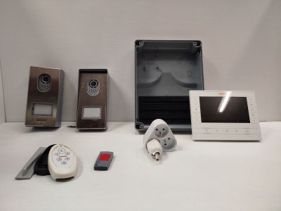 several electronic devices are sitting on a table next to each other