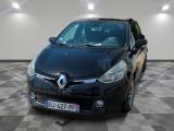 la photo d'une voiture noire garée dans un garage