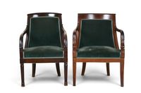 FAUTEUILS GONDOLES (suite de deux) en acajou et placage, dos… (photo 3)