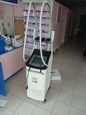a machine that is sitting in the middle of a room
