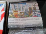 une photo d'une photo de Paris en couverture d'un livre