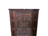 une image représentant une armoire en bois munie d'une porte
