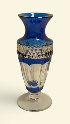 VAL ST LAMBERT Vase de forme Médicis en cristal taillé overl…