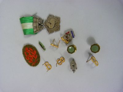 Lot comprenant une MEDAILLE des collectivités locales, un pi…