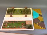 une photo d'une maquette en papier représentant une ferme et un jardin