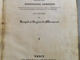 un vieux livre écrit posé sur une table