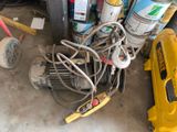 beaucoup d'outils qui traînent par terre