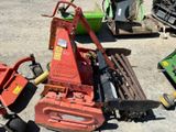 de nombreux modèles de tondeuses à gazon exposés sur place