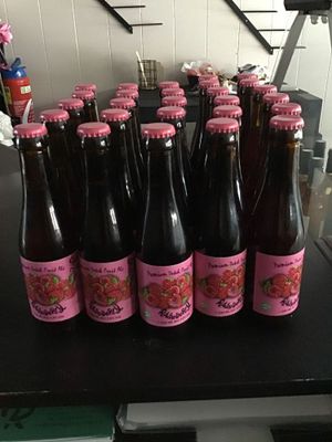 Lot de 69 bières RaspBery aromatisée aux fruits de 250 Millilitres. LO - Photo 1