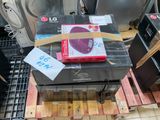 une pile de cartons posée sur une palette