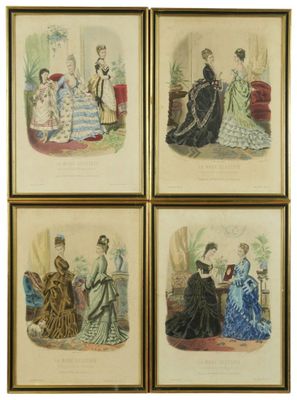 quatre gravures de mode anciennes représentant des dames en robe de soirée