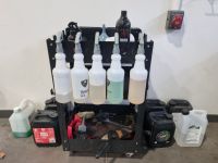 1 servante à roulettes en métal noir à 3 niveaux ; 1 lot de …