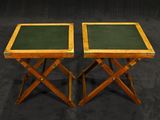 paire de tables d'appoint pliantes vintage avec plateau en cuir vert