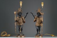 DEUX CHANDELIERS à sujet de maures porteurs de lumières en b…