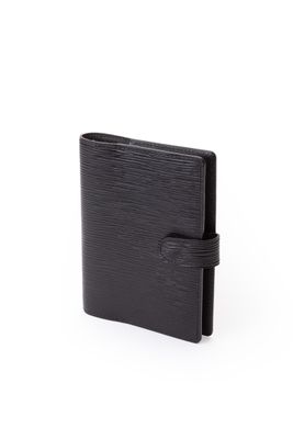 Louis VUITTON année 2009 - Porte-agenda PM en cuir épi noir.