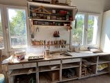 une photo d'une cuisine où il y a beaucoup à faire