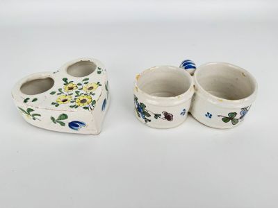 two cups that are sitting next to each other on a table