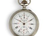 une montre de poche en argent avec des chiffres romains