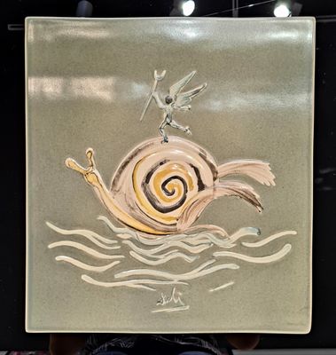 a picture of a glass plate with a snail on it