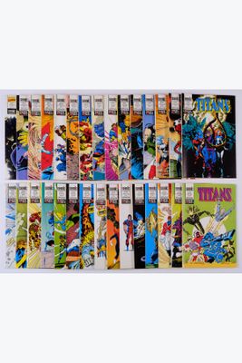 une pile de bandes dessinées empilées les unes sur les autres