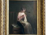 une peinture à l'huile représentant une femme assise sur une chaise en train de lire un livre