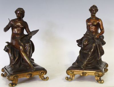 paire de figurines anciennes en bronze représentant une femme et un homme