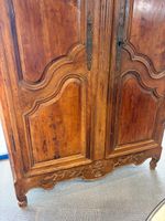 Armoire en bois naturel mouluré et sculpté en partie d'époqu… (photo 3)