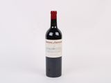 une bouteille de vin posée sur la table