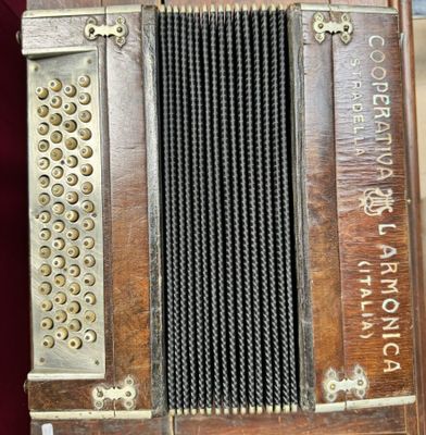 Accordéon COOPERATIVA LARMONICA à Stradella. Chromatique 3 r…