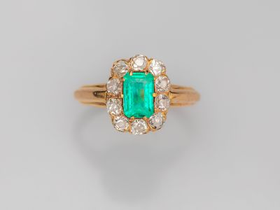 Bague en or rose 750°/°° (18K), sertie d'une belle émeraude … - Photo 1