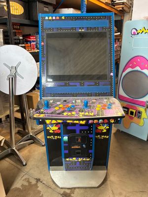 une photo d'une console de jeux vidéo posée dans un garage