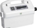une machine blanche avec un bouton sur le côté