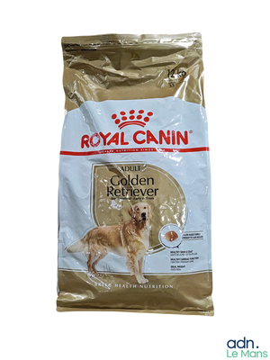 un sac de croquettes Royal Canin sur fond blanc