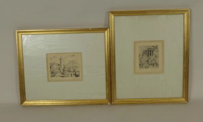 deux tableaux encadrés accrochés au mur