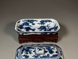 pair of chinese blue and white porcelain dishes