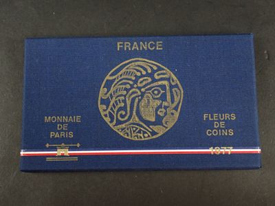 carte bancaire française sur laquelle figure le visage d'une femme