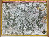une vieille carte du monde sur laquelle figurent de nombreux animaux