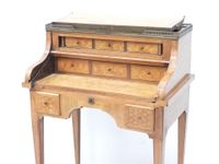 Bureau de pente en bois et placage à décor marqueté à motifs… (photo 3)