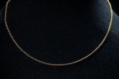 a gold chain necklace on a mannequin mannequin mannequin mannequin mannequin mannequin mannequin mannequin manne