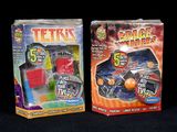 deux boîtes de jouets posées sur une surface noire